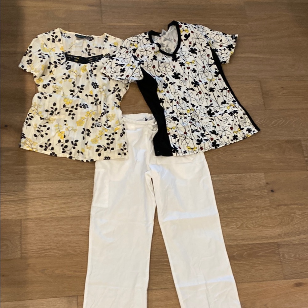 Cherokee Yellow and Black Floral Short Sleeves Scrub Set